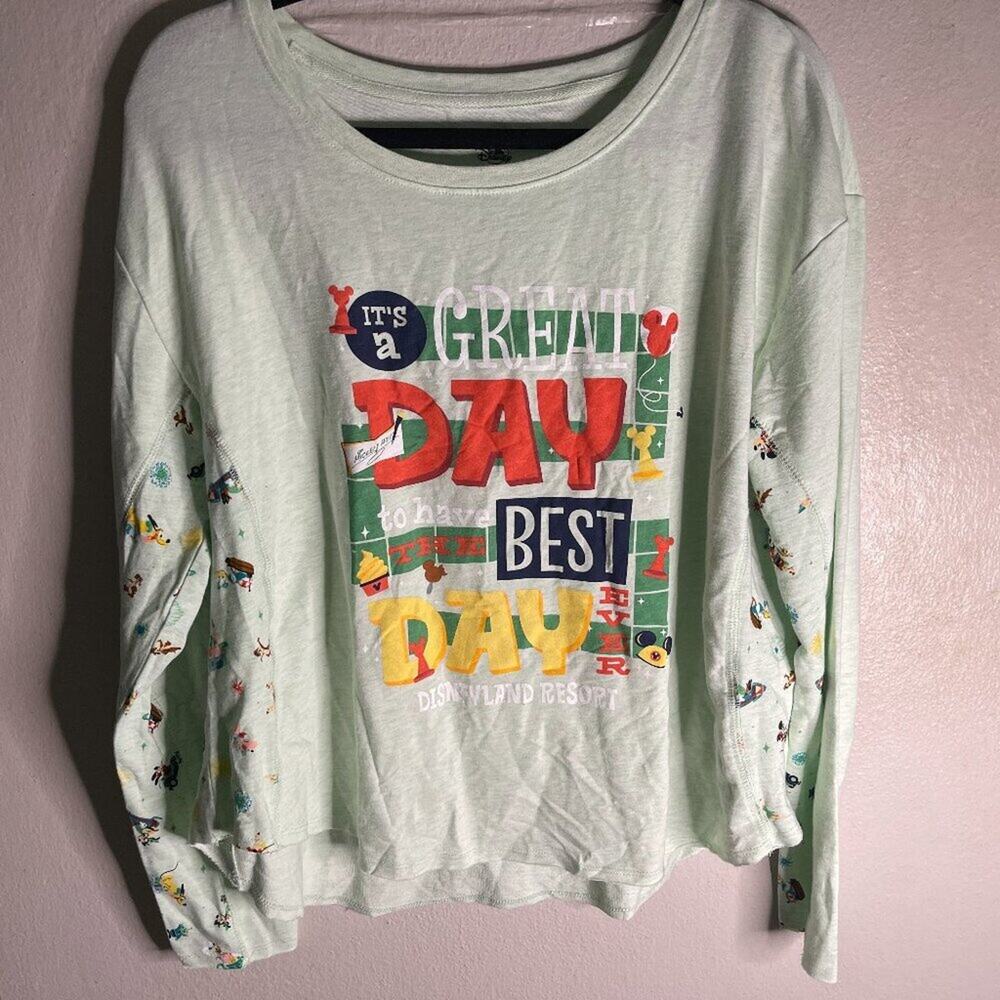 Disney Parks Disneyland Mickey Mouse Play in the Park Top Green M NWT